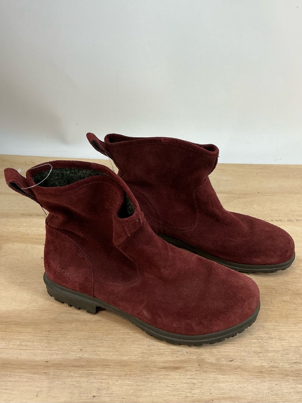 Bogs Women’s Burgundy Suede Ankle Boots Size 8